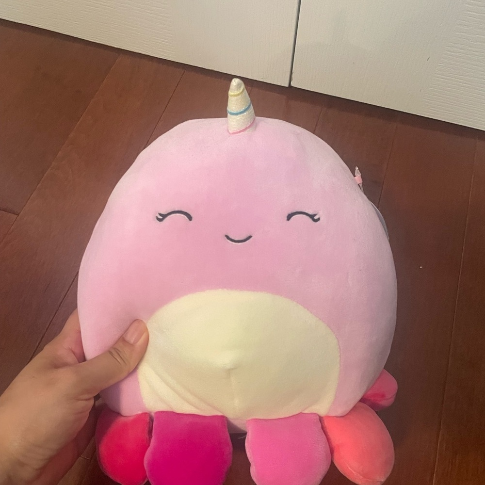 Davina 8” Squishmallow